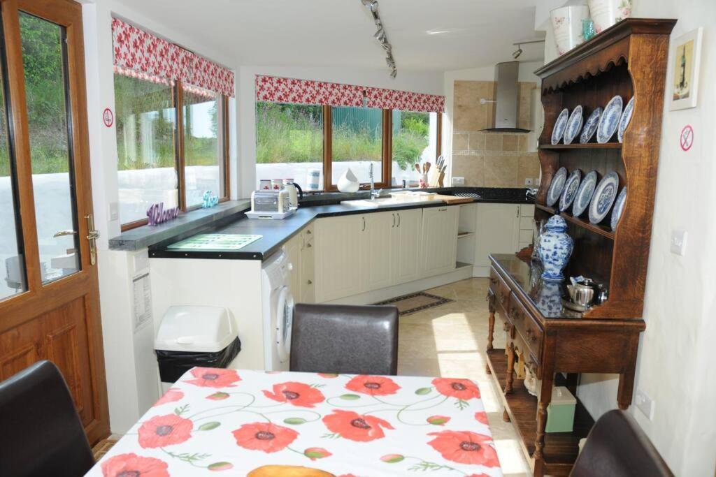 Ty-Hapus Cottage Jordanston Екстер'єр фото