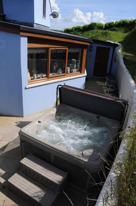 Ty-Hapus Cottage Jordanston Екстер'єр фото